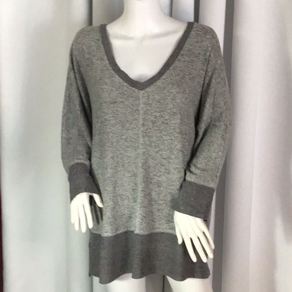 Derek Heart lot363 sweater nwot